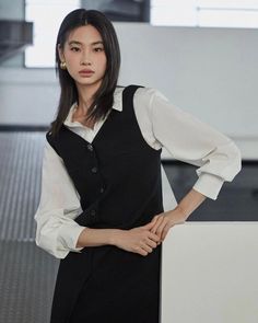 Ho Yeon Jung, Gilmore Girls Fashion, Jung Ho Yeon, Jung Hoyeon, Ho Yeon, Woman In Suit, Hoyeon Jung, Woman Suit Fashion, Model Face