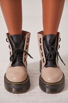 Dr Martens Sinclair, Winter Shoes Boots, Janis Joplin, Barefoot Shoes, Crazy Shoes, Shoe Obsession, Winter Shoes, Mode Inspiration, Shoe Game