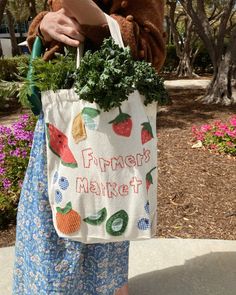 DIY Farmer’s Market Tote Bag With Laura Prietto Farmers Market Bag Aesthetic, Diy Farmers Market Bag, Farmers Market Business Ideas, Farmers Market Ideas, Tote Bags Diy, Hygge Crafts, Summer Farmers Market, Tote Bag Patchwork