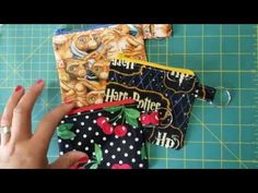 Sew A Coin Purse, Diy Coin Purse, Credit Card Pouch, Purse Patterns Free, Jean Purses, Gift Crafts