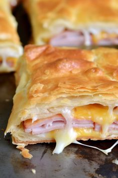 Breakfast Ideas Using Puff Pastry, Hot Ham And Cheese Hoagies, Puff Pastry Lunch Ideas, Recipes With Puff Pastry Sheets, Puff Pastry Ham And Cheese, Ham Puff Pastry, Ham And Cheese Pastry, Ham And Cheese Baked, Puff Pastry Dinner