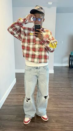 Style Flannel Men, Grad Bash Outfit Ideas Guys, Picture Day Outfit Highschool Men, Cropped Flannel Outfits Men, Flannel Fits Men, Different Mens Styles, Outfits For Men Street Style, Picture Poses For Men, Summer Outfits Men Streetwear Street Fashion