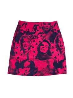 An AMAZING vintage 90's graphic print miniskirt. Featuring a gorgeous graphic print of Marilyn Monroe in red and black on the front and back. Two pockets on the back. The detail is exquisite! Definitely creates a statement!!  Measurements: The waist is 66cm. The length is 44cm. Fits a 6 uk. Condition: In excellent vintage condition. There are no stains, marks, rips, etc.. Please look at all the photos as they are a true representative of this amazing skirt  Feel free to ask any questions or for Red Slim Fit Printed Skirt, Fitted Mini Skirt With Graphic Print, Fitted Black Skirt With Graphic Print, Retro Red Mini Skirt, Marilyn Monroe Vintage, 90s Movies, Marilyn Monroe, Movie Stars, Graphic Prints