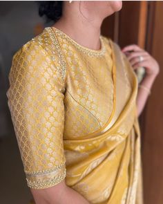 Simple Blouse Designs For Lengha, Blouse Designs For Benarasi Saree, Banarasi Blouse Work Designs, Border Design For Blouse, Banaras Sarees Blouse Designs, Lehenga Border Design, Banaras Blouse Designs, Gold Saree Blouse Design, Collar Blouse Designs For Saree