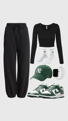 aesthetic / black / green / outfit inspo / black sweatpants / green Nike Dunk sneaker / streetwear / basic outfit / school outfit / Green Sweatpants Outfit, Black And Green Outfit, Outfit School, Green Sweatpants, Sweatpants Outfit, Aesthetic Black, Black Sweatpants, Green Outfit