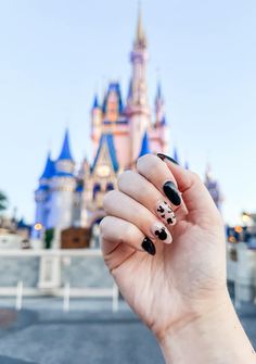 Black Mickey Nails Black Mickey Mouse Nails, Black And White Mickey Nails, Black Mickey Nails, Disney Nails Black, Black And White Disney Nails, Black Disney Nails, Pixar Nails, Disneyland 2024