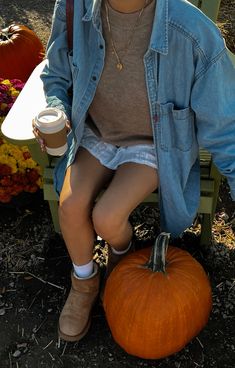 Fall aesthetic | pumpkin patch photo ideas | Gilmore girls | stars hallow vibes | PSL girl | fall season | cozy fall | autumn girl Stile Blair Waldorf, Adrette Outfits, Thanksgiving Outfit Ideas, Cute Thanksgiving Outfits, What To Wear Fall, Thanksgiving Outfit Women, Fest Outfits