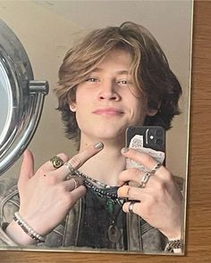 Mens Dark Blonde Hair, Guys With Light Brown Hair, Character Inspo Male Brown Hair, Men With Light Brown Hair, Rhys Lodge, Light Brown Hair Guy, Agender Hairstyles, Masc Lesbian Haircut, Late Aesthetic