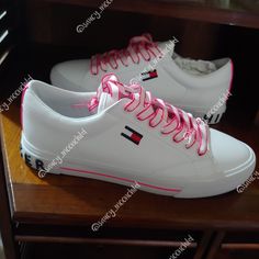 Size 9 New Never Worn Tommy Hilfiger Trendy Tommy Hilfiger Sneakers For Spring, White Leather Tommy Hilfiger Sneakers, Trendy White Leather Sneakers, Tommy Hilfiger Sneakers, Tommy Hilfiger Shoes, Striped Sneakers, Vintage Tommy Hilfiger, Knit Sneakers, White Leather Sneakers