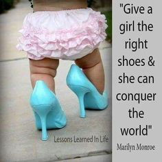 Girl the right shoes Kind Photo, Lessons Learned In Life, Mia 3, Cute Photos, Future Kids, 1st Bday, Future Baby, Baby Pictures