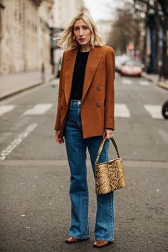 70s Vogue, Casual Attire For Women, Moda Paris, Vogue Germany, Power Dressing, Cool Street Fashion, Stylish Fashion, Jean Outfits