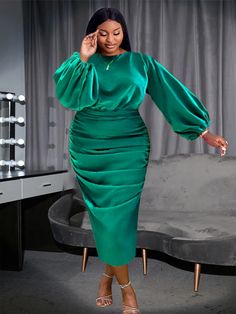 Party Plus Size Outfits, Green Satin Dresses, Plus Size Outfits For Women, Pleated Dress Long, Satin Dresses Long, Pleated Satin Dress, Green Satin Dress, Birthday Club, Shiny Dresses