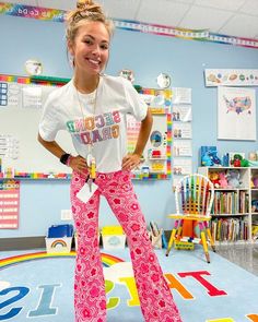 Teacher Outfits Graphic Tee, Preppy Teacher Pfp, Groovy Teacher Outfits, Trendy Teacher Outfits 2023, Colourful Teacher Outfits, Nursery Teacher Outfit, Bright Teacher Outfits, Cute Teacher Fits, Teacher Pajama Day Outfit