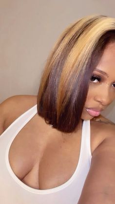 Bob Highlights Black Women, Natural Hair Bob Cut, Bob Black Women, Natural Hair Bob, Hair Stripes, Bob Black, Hype Hair, Black Hairstyle, Dyed Natural Hair