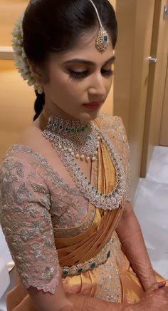 Diamond Work Blouse, Pastel Blouse Designs, Gold Pattu Saree, Designer Sarees Wedding Receptions, Reception Blouse Design For Bride, Temple Style Bridal Necklace For Reception With Cutdana, Fusion Style Bridal Necklace With Stone Work For Reception, Temple Style Bridal Necklace For Reception, Gold Saree Blouse Design