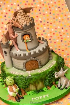 there is a cake that looks like a castle