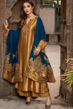 Nilofer Shahid, Silk Dress Design, Karva Chauth, Simple Kurti, Mehndi Dresses, Suits Punjabi, Desi Outfits, Velvet Dress Designs, Velvet Shawl