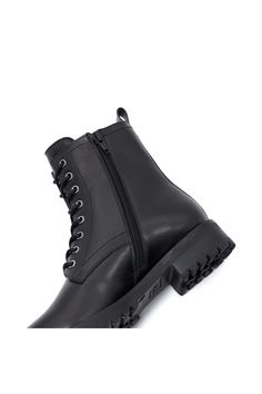 No off-duty wardrobe is complete without a pair of ankle boots. This lace-up style is crafted from soft matte leather to ensure both comfort and durability. Suitable for all seasons. Work Wear Outfits, Oasis Fashion, Leather Lace Up Boots, Floral Outfit, Dune London, Tshirt Skirt, Leather Lace, Boots For Sale, Boot Shop