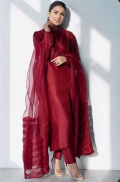 Nikkah Dress, Pakistani Fashion Casual, Pakistani Fashion Party Wear, Outfits Dress, Salwar Kamiz, Kurti Designs Party Wear, Kurta Designs Women, Simple Pakistani Dresses