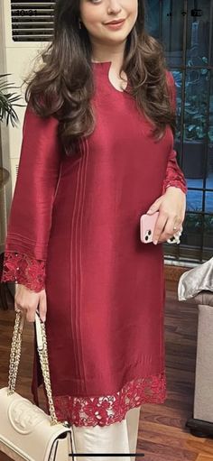 Plain Kurta With Lace Design, Plain Silk Dress Design, Plain Silk Suit Designs Pakistani, Plain Silk Suit Designs, Plain Kurti Designs With Lace, Silk Kurta Designs Women Classy, Plain Suits Design With Lace, Trendy Kurti Designs, Chanderi Suit