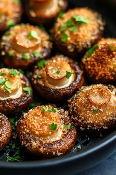 Stuffed mushrooms topped with breadcrumbs and garnished with chopped parsley. Baby Bella Mushroom Recipes, Vegetarian Soup Recipes, Air Fryer Recipes Chicken, Air Fryer Chicken