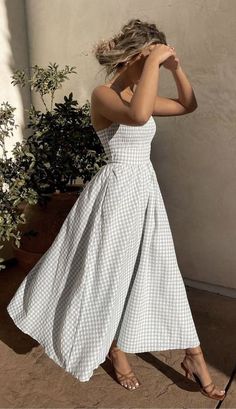 Model Pose, Smocked Top, Gingham Dress, Looks Vintage, Modest Outfits, Look Fashion, Modest Fashion, Spring Summer Fashion