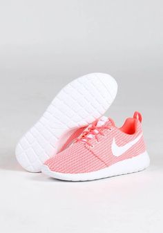 Nike Free Runners, Kendall Vertes, Baskets Nike, Nike Free Run, Discount Nikes, Nike Roshe Run, Nike Basketball Shoes, Nike Free Shoes, Nike Shoes Outlet