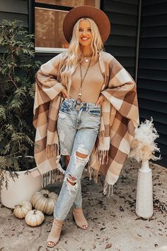 Flannel Poncho Outfit, Fall Photo Outfits For Women, Fall Pictures Outfits, Western Fall Fashion, Trendy Fall Outfits For Women, Cute Fall Outfits For Women, Fall Photoshoot Outfits, Boho Fall Outfits, Portret Feminin