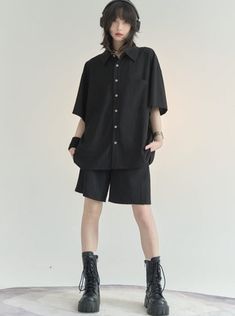 ❤over boyish shirt❤︎ Black And White Outfits Tomboy, Boyish Women Outfits, Outfits To Wear With Overalls, Oversized Clothes For Women, Tomboy Shirt Outfit, K Pop Street Style, Baggy Shirt Reference, Oversized Black Cotton Blouse, Black Oversized Blouse For Work