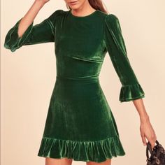 New Without Tags - Never Worn. Green Velvet Dress With Ruffles At The Hem And Ruffle Edged Sleeves Form Fitting, True To Size, Mini Lengt Perfect For Christmas Or The Holidays Mountain Dress, Ruffle Velvet Dress, Elegant Green Dresses, Emerald Green Dresses, Velvet Flares, Green Velvet Dress, Slim Fit Dresses, Mini Velvet Dress, Look At You