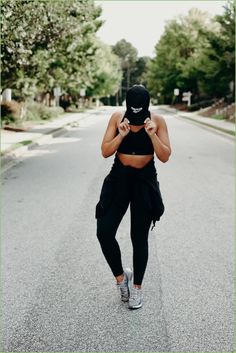 Fitness and yoga to conquer back pain. Reebok Style, Tension Relief, Healthy Sleep Habits, Atlanta Fashion, Wellness Inspiration, Better Posture, Healthy Sleep, Back Muscles, Healthy Snacks For Kids