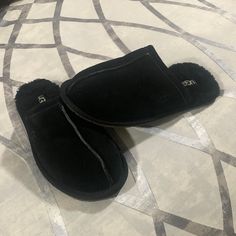 Authentic Uggs Size 6 Black Suede Super Comfy That Slips Right On! Classic Black Slip-on Slippers, Classic Black Cushioned Slippers, Classic Black Slippers, Black Closed Toe Winter Slippers, Black Leather Winter Slippers, Shoes Uggs, Uggs Slippers, Ugg Black, Ugg Slippers