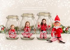 Fun Christmas Photos, Props Storage, Awesome Elf On The Shelf Ideas, Xmas Photos, Christmas Mini Sessions, Elf Ideas, Christmas Family Photos, Photography Creative, Montage Photo