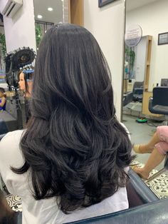 Layered Haircuts For Black Hair, 4 Layers Haircut, Layers For Long Hair Black, Semi Layered Haircut, Hair With Many Layers, Feathery Layers Long Hair, Indian Layered Haircut, Long Layered Haircuts Black Hair, Layered Haircut Black Hair