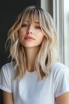 Explore gorgeous shag haircut ideas for all textures and lengths! Find the perfect style to enhance your unique hair. 💇‍♀️✨ #ShagHaircut #HairInspo #VersatileStyles Long Bob Pony, Blonde Long Bob With Bangs, Long Bob Mit Pony, Blonde Highlights Bangs, Pony Blond, Best Haircuts For Fine Hair, Blonde Long Bob, Shag Haircut Ideas, Long Bob With Bangs