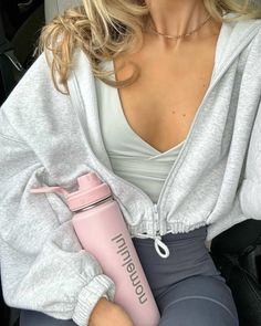 Summer Aesthetic Preppy, Lululemon Water Bottle, Preppy Friends, Routine Inspiration, Matcha Girl, Vsco Summer, Gymwear Outfits, Pilates Clothes