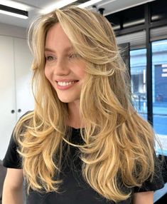 Blonde hair transformations are more than just a color change—they're a way to express personality, enhance beauty, and make a statement. Whether you're Blonde Layered Hair, Dirty Blonde Hair, Hairstyles For Layered Hair, Blonde Hair Inspiration, Long Hair With Bangs, Long Blonde, Long Layered Hair, Haircuts For Long Hair, Long Blonde Hair