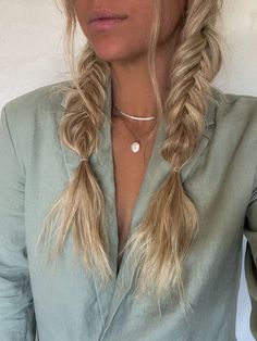 Medium Hair Styles Casual, Halfback Hairstyles, Easy Spring Hairstyles For Long Hair, Professional Hair Styles For Long Hair, Warm Blonde Hair Highlights, Beachy Blonde Hair Balayage, Cute Summer Hairstyles For Long Hair, Summer Hair Aesthetic, Trendy Hairstyles For Long Hair