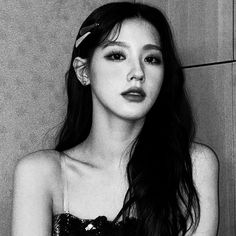 Miyeon aesthetic dark ; kpop icons girl ' dark icon g idle profile miyeon Kpop Dark Icons Aesthetic, Aftarat Kpop, Kpop Icons Girl, Black Homescreen, G-idle Miyeon, Cho Miyeon, Pop Aesthetic