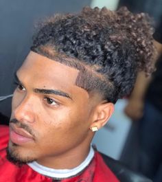 Afro Man Bun, Taper Fade Long Curly Hair, Curly Haircuts For Men, Curly Hair Bun Styles, Taper Fade Long Hair, Waves Hairstyle Men, Fade Haircut Curly Hair, Long Curly Hair Men