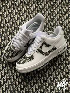 Custom Trainers, Dior Fabric, Air Force One Shoes, Nike Custom, White Nike Air Force, France Fashion, Painted Nikes, White Nike Air, Air Shoes