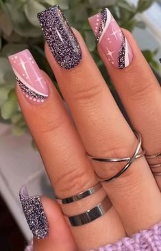 After fur nails, you probably thought that you had seen all the craziest nail art ideas. Valentine Nails, Stylish Nails Designs, Pretty Nail Art Designs, Glamorous Nails, Nail Designs Glitter, Sparkly Nails, Pink Acrylic Nails, Fancy Nails