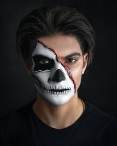 Face Paint For Men, Halloween Skeleton Makeup, Skeleton Face Paint, Zombie Make Up, Skeleton Face, Painting Halloween, Skeleton Makeup, Halloween Makeup Pretty