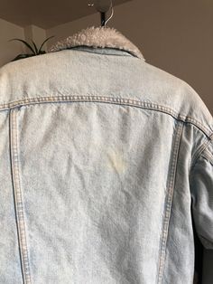 Vintage Levis 4 Pocket Light Wash Sherpa Lined Denim Jean Jacket Original San Fransisco Made Levi's Denim Tag Reads Men's Size : Medium Made in USA Willing to Answer Any and All Questions about Items. All Items Sold AS IS. No Refunds. No Returns. Note* Items are not laundered unless adopted personally before selling, to reduce costs & to help combat the ongoing drought in California. For More Photos & Other Items Visit : DeadPeoplesShit.com Distressed Light Wash Winter Outerwear, Distressed Light Wash Outerwear For Winter, Winter Light Wash Distressed Outerwear, Winter Denim Jacket In Medium Wash With Patch Pockets, Winter Light Wash Distressed Denim Jacket, Faded Long Sleeve Denim Jacket For Winter, Light Wash Winter Denim Jacket, Red Denim Jeans, Pocket Light