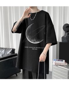 Product Show： Short Sleeve Moon Print T-shirt For Streetwear, Black Half Sleeve T-shirt With Letter Print, Black Short Sleeve T-shirt With Moon Print, Baggy Black Crew Neck T-shirt, Black Baggy Crew Neck T-shirt, Black Short Sleeve Top With Moon Print, Male Streetwear, Moon Graphic, Tshirt Oversized