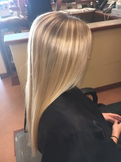 Final stage color Blond Highlights On Dirty Blonde Hair Straight, Natural Blonde Straight Hair, Straight Hairstyles Blonde, Light Brown Hair Styles, Brown Hair Styles, Perfect Blonde Hair, Rambut Brunette, Bright Blonde Hair, Platinum Blonde Highlights