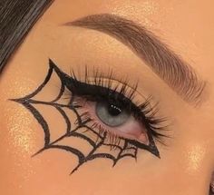 Halloween Make Up Woman Easy, Simply Halloween Makeup, Halloween Mackup Ideas Easy, East Halloween Makeup Ideas, Spider Themed Makeup, Hallowen Meka Up, Small Halloween Makeup, Make Up Halloween Easy Makeup Ideas, Haloween Mackup Ideas Simple