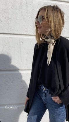 Zara Blouse Outfit, Toteme Scarf, Scarf Outfit, Mode Casual, Looks Street Style, 가을 패션, Autumn Outfit, Looks Style, Mode Inspiration