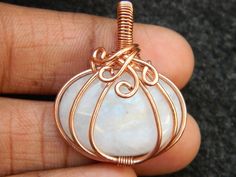 Stone Pumpkin, Wire Jewelry Rings, Wire Wrapped Stone Jewelry, Wire Wrap Jewelry Designs, Wire Wrapped Jewelry Diy, Wire Wrapped Jewelry Tutorials, Wire Wrap Jewelry, Art Wire, White Moon