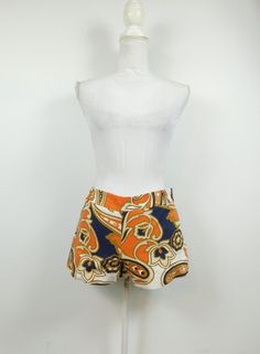 "Vintage 90s J. Crew City Fit White Orange Floral Flower Paisley Print Cotton Psychedelic Mid Rise Booty Shorts Sz 0/XS This item is used but in good condition. Appropriate for any casual occasion. Measurements: Waist: 29\" Hips: 35\" Length: 10\" If you are unhappy with your purchase from Wearing Me Out, please contact us. We offer full refunds. Items must be returned back to us within 14 days. Any flaws will be noted in item description. Domestic Shipping: First Class (2-5 business days) Inter Printed Fitted Shorts For Vacation, Fitted Floral Print Shorts, Vintage Fitted Printed Bottoms, Fitted Floral Print Shorts For Vacation, Fitted Floral Print Shorts For Summer, Fitted Cotton Shorts With Floral Print, Fitted Casual Shorts With Floral Print, Printed Fitted Shorts For Spring, Spring Fitted Printed Shorts